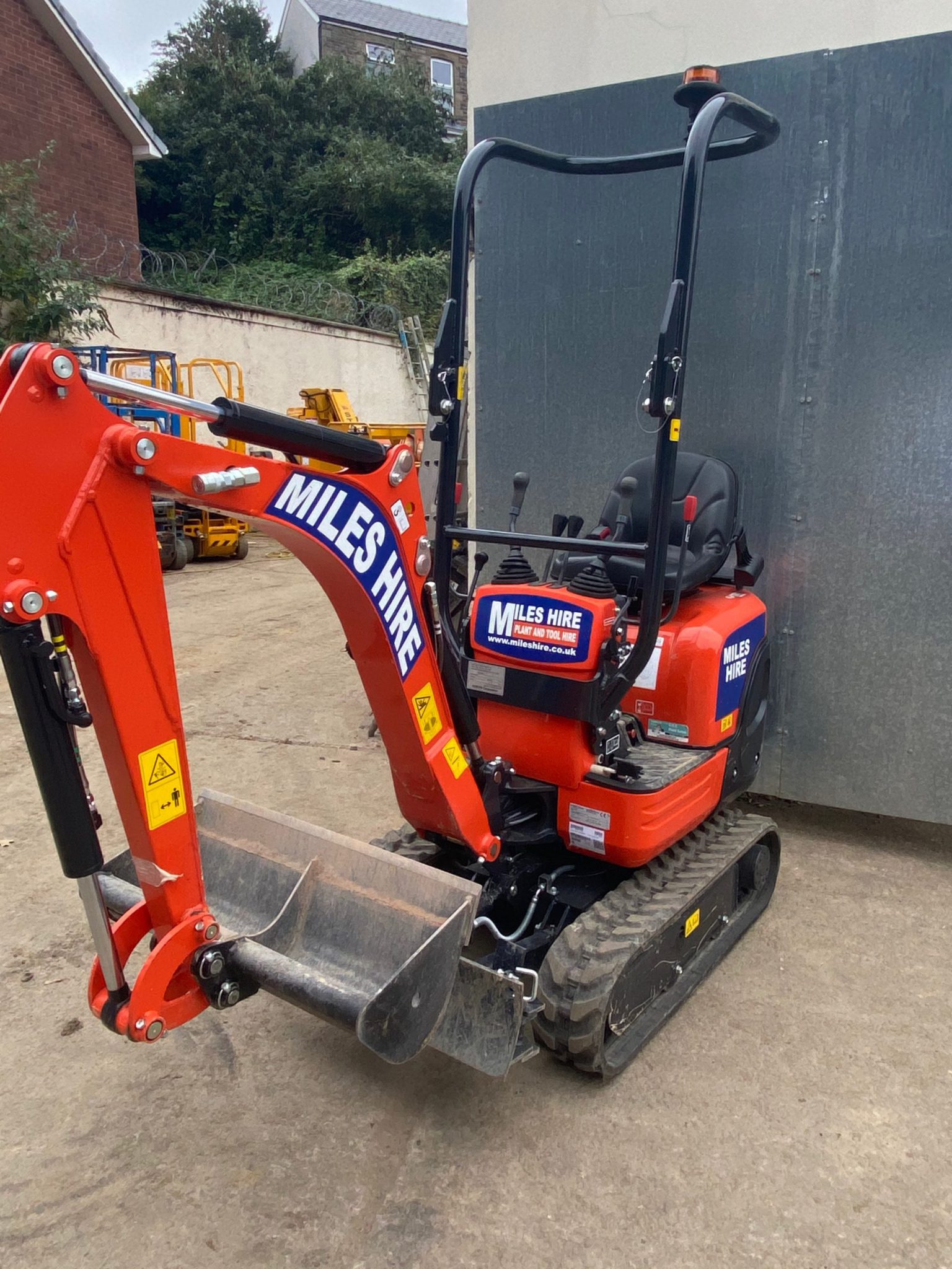 micro-digger-0-8-ton-miles-hire